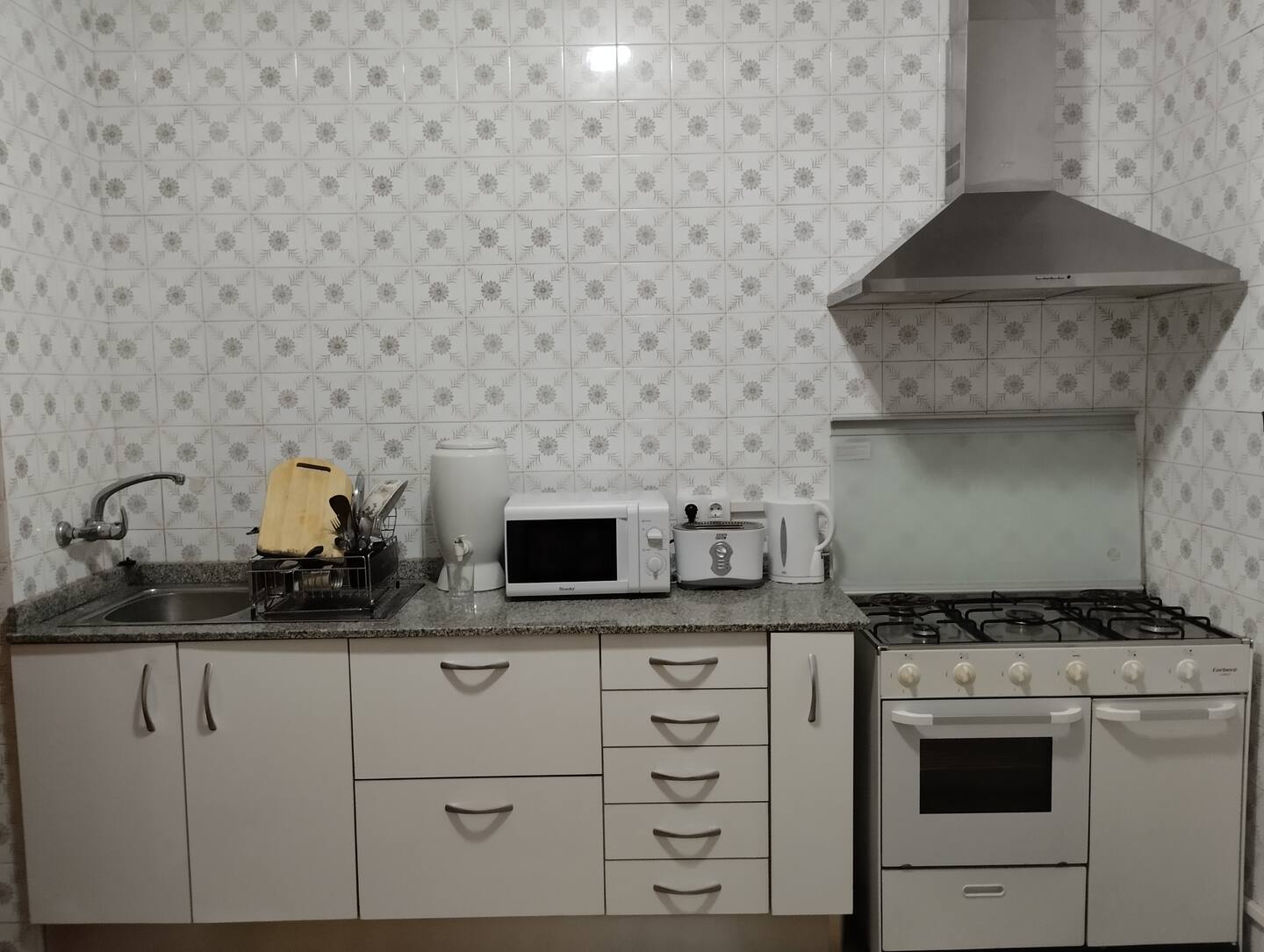 Cocina compartida completamente equipada